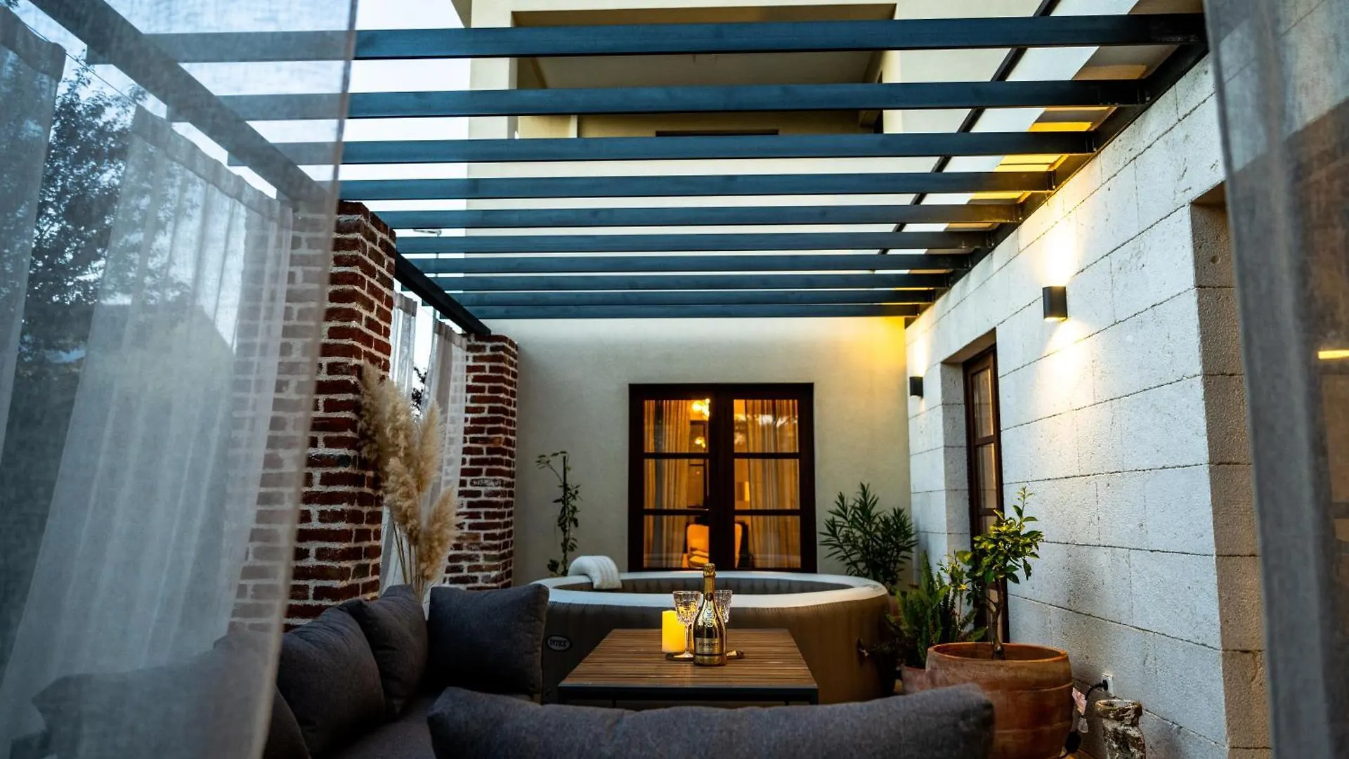 فيلة House 