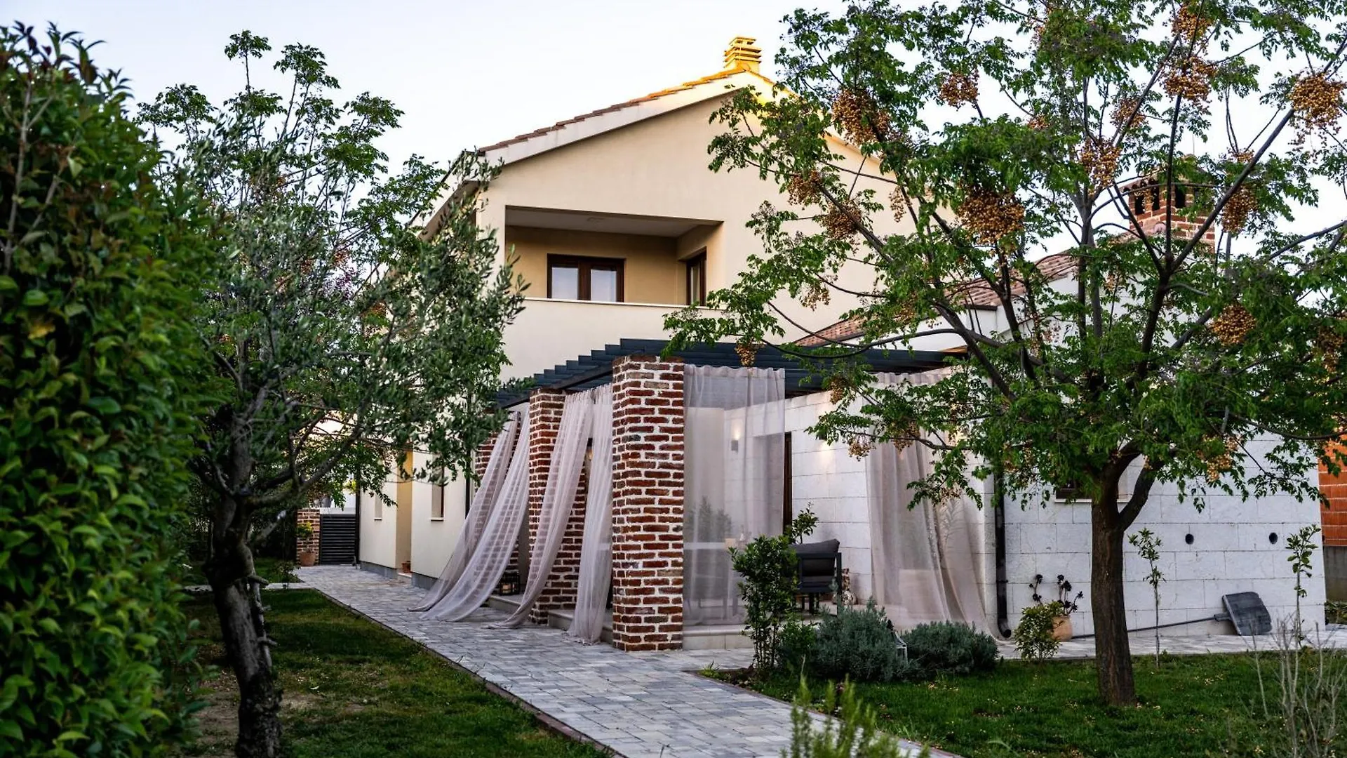 فيلة House 