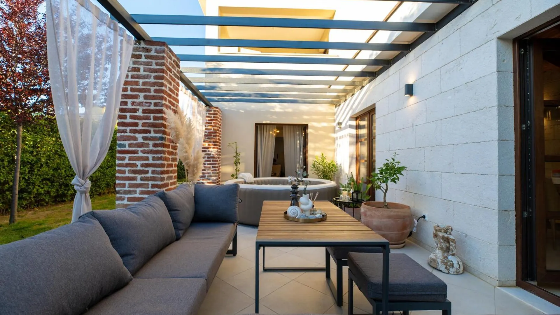 فيلة House 