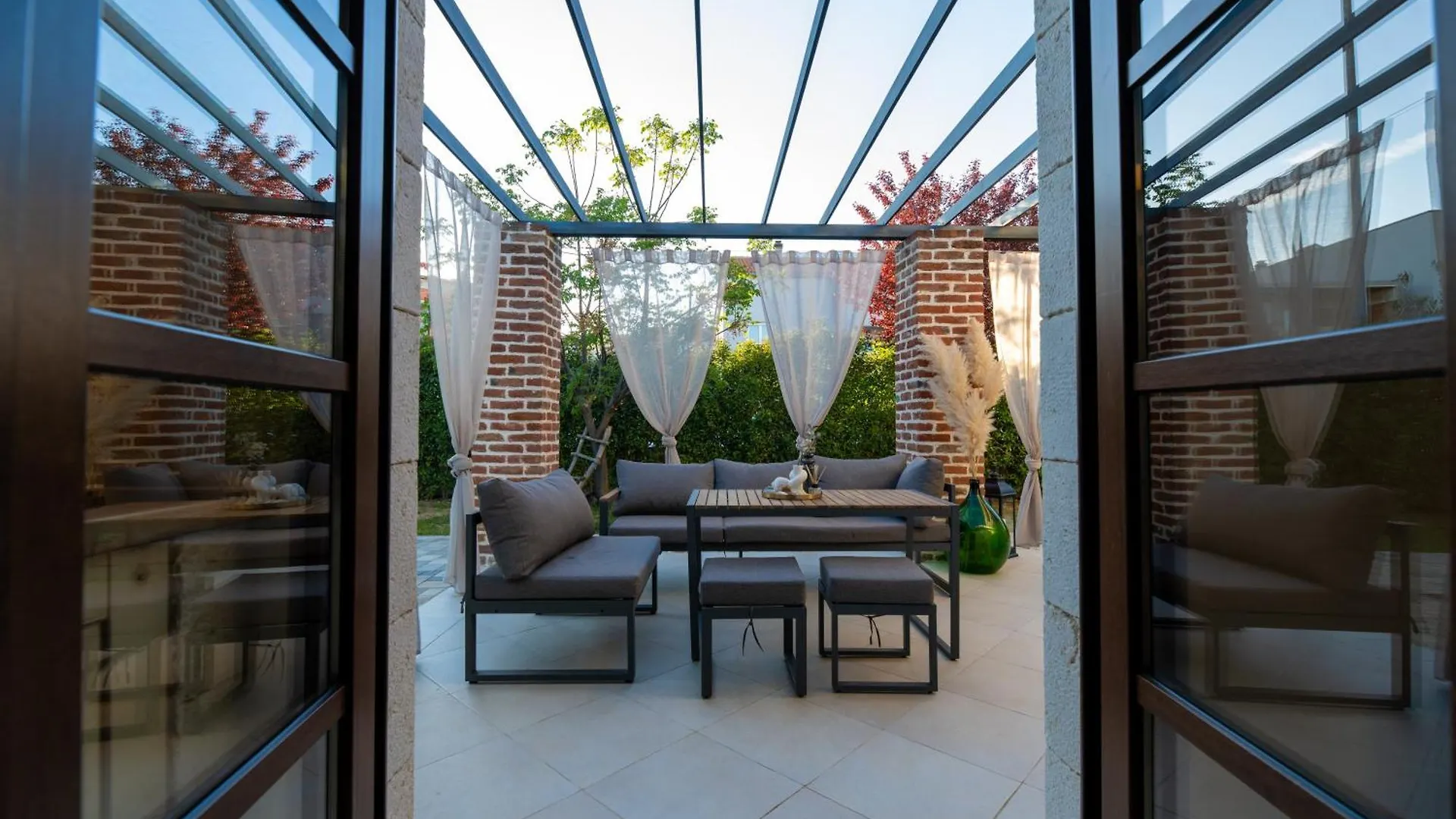 Vila House 