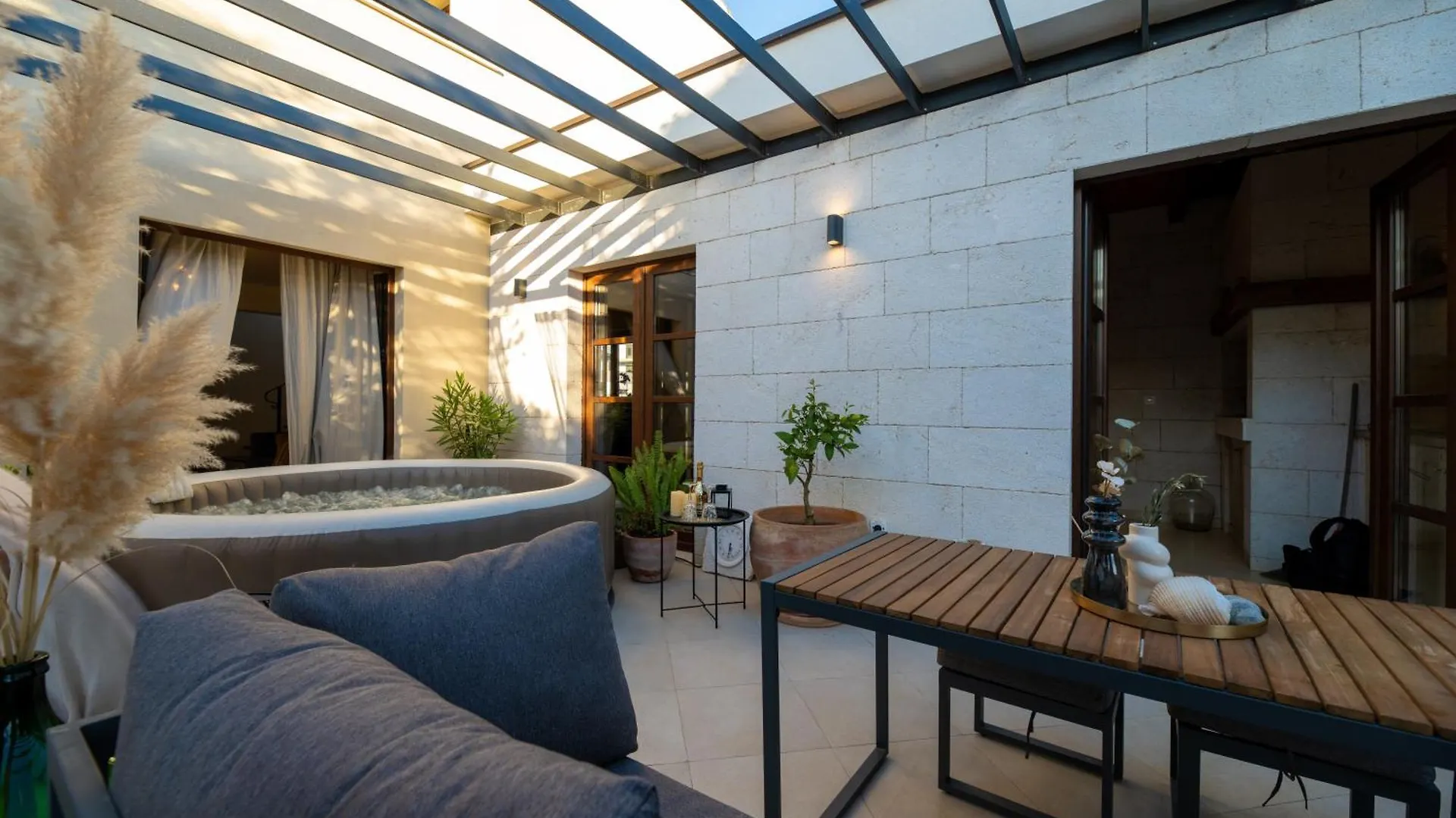 فيلة House 